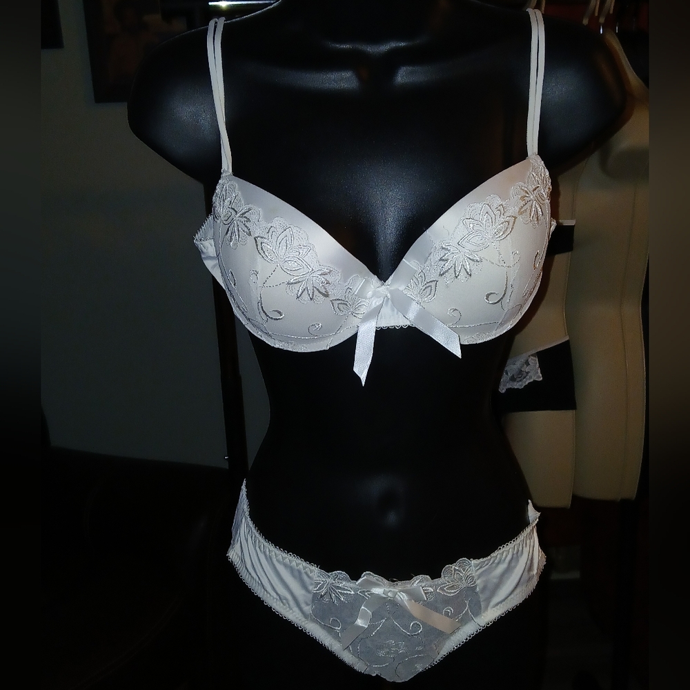 NWOT Woman Temptation Boost Push Up Bras & Matching Lingerie Underwear Sets